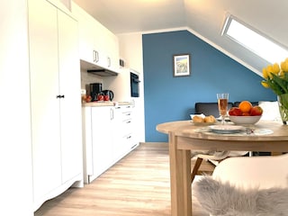 Küchenzeile + Kleiderschrank