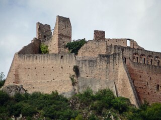 Château accessible depuis le gîte