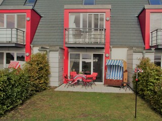 Terrasse und kleiner Garten
