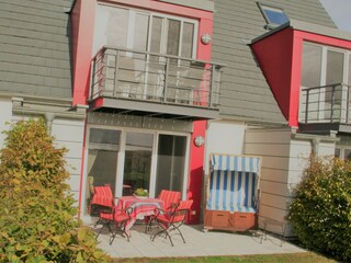 Terrasse und kleiner Garten