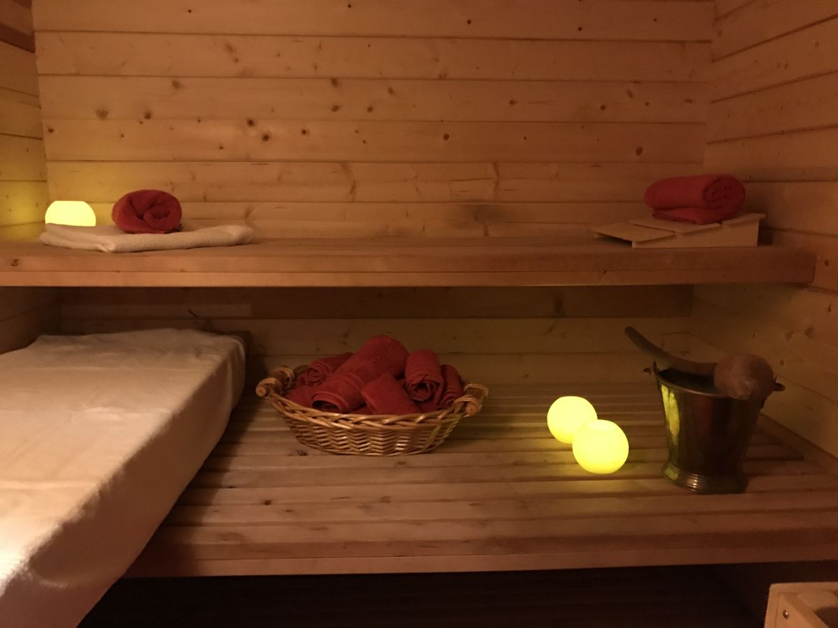 Sauna (UG; bis 6 Personen)