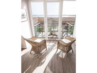 Schlafzimmer mit angrenzendem Balkon