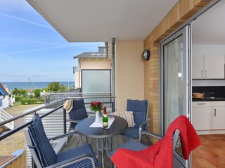 Balkon mit Gartenmöbeln