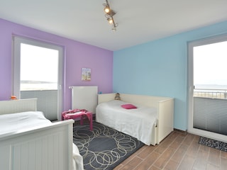 Schlafzimmer mit zwei Einzelbetten