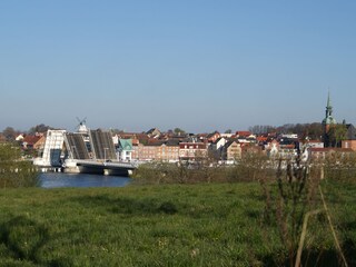 Blick auf Kappeln mit der Klappbrücke