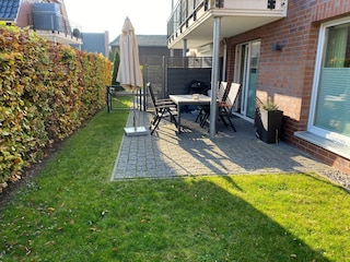 Terrasse mit Garten