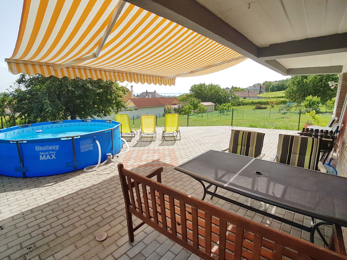 Terrasse mit Pool