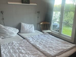 Ferienhaus Hus Lammen right on the lake