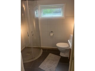 Badezimmer mit Dusche