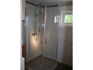 Modern floor-level shower with underfloor heating