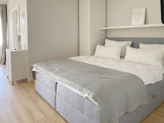 Großes Boxspringbett (180 x 200 cm)