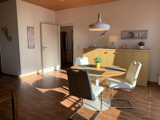 Wohn-/Esszimmer in der Wohnung Meeresbrise