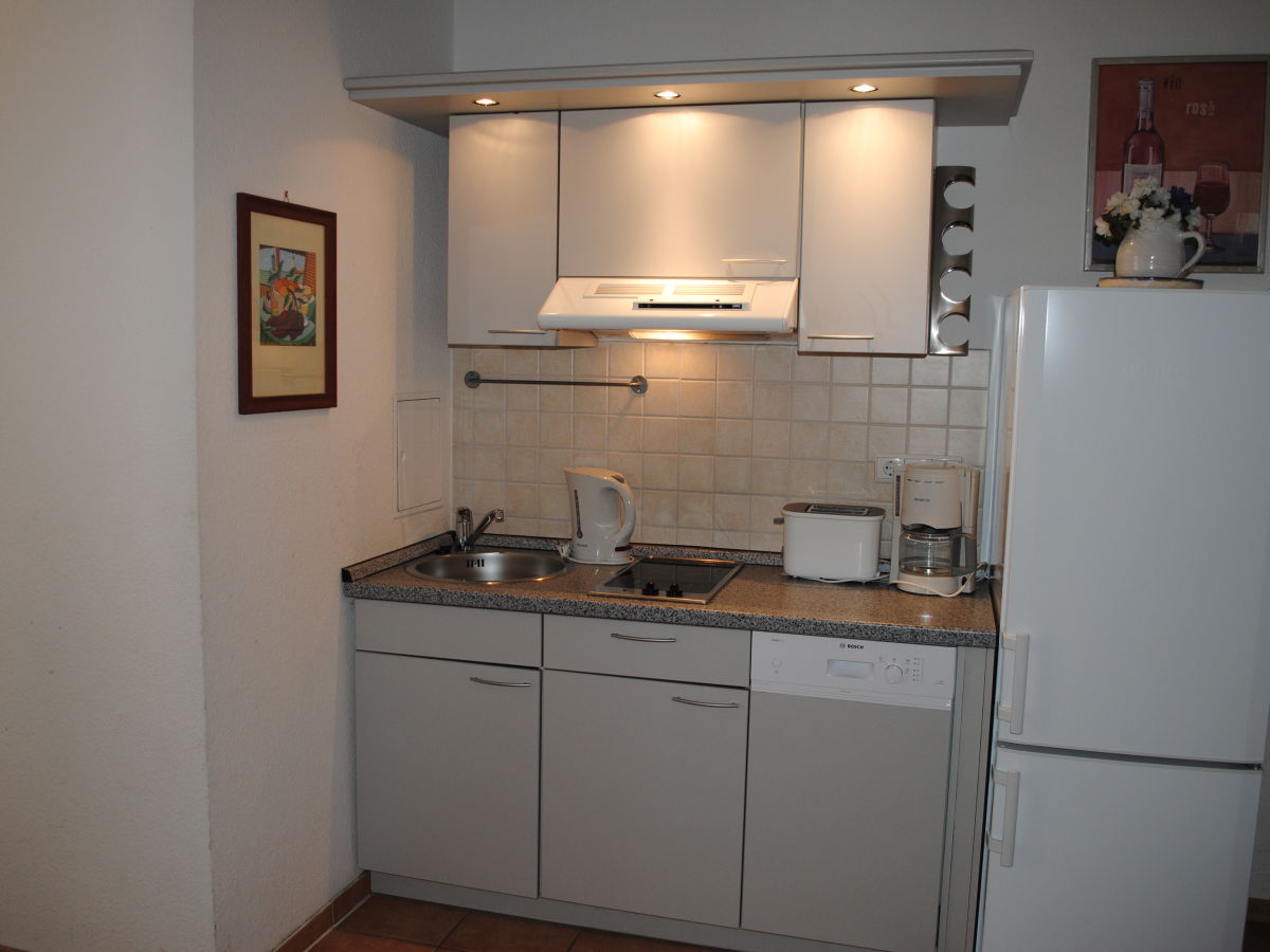 ferienwohnung nr 19 in der villa freia, binz, rügen, ostsee firma appartementvermittlung Küchenzeile Geschirrspüler ~ ferienwohnung nr 19 in der villa freia, binz, rügen, ostsee firma appartementvermittlung