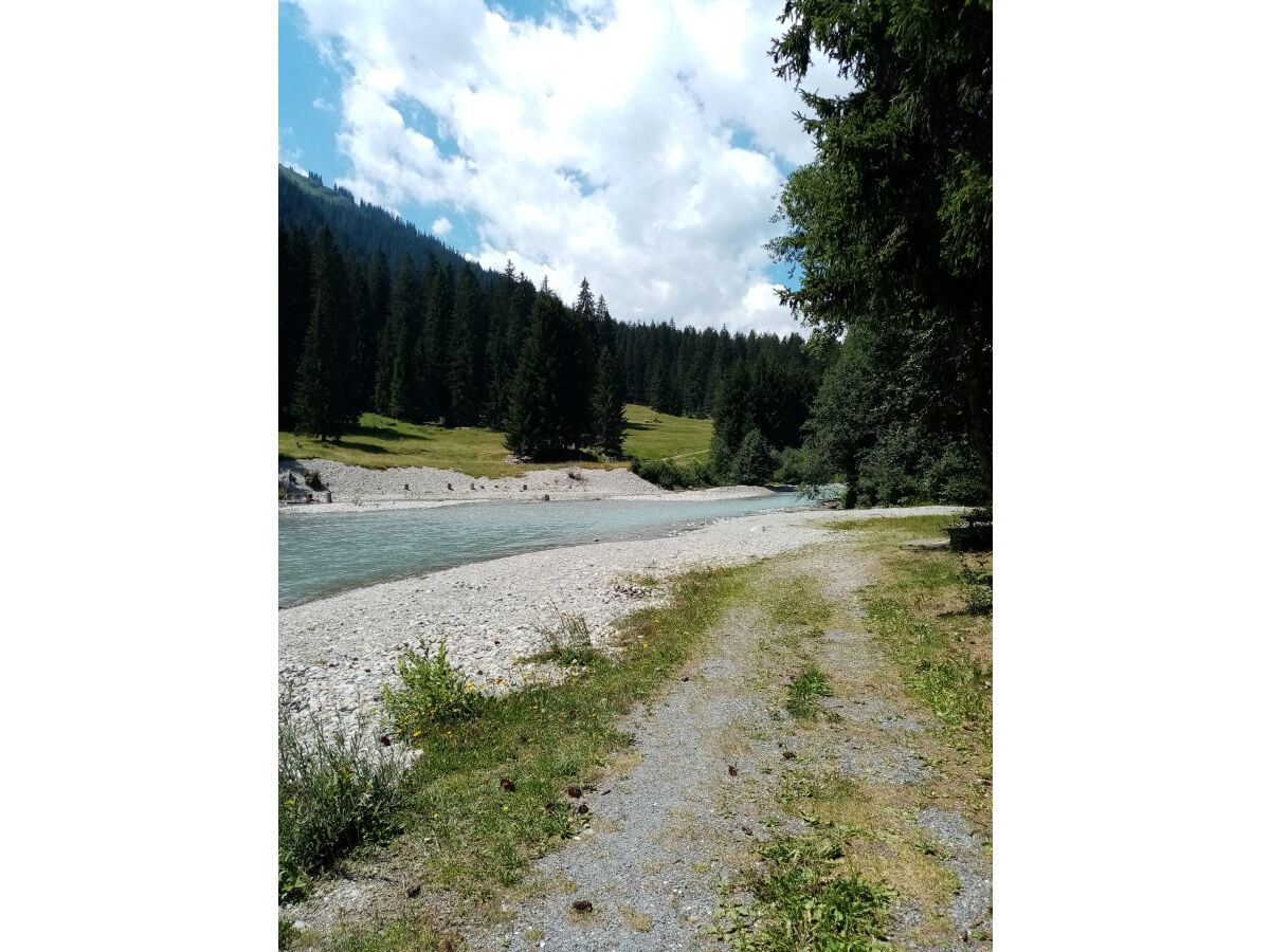 Wanderweg entlang der Landquart Richtung Alp Garfiun