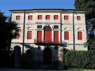 Schloss Lusiana Außenaufnahme 11