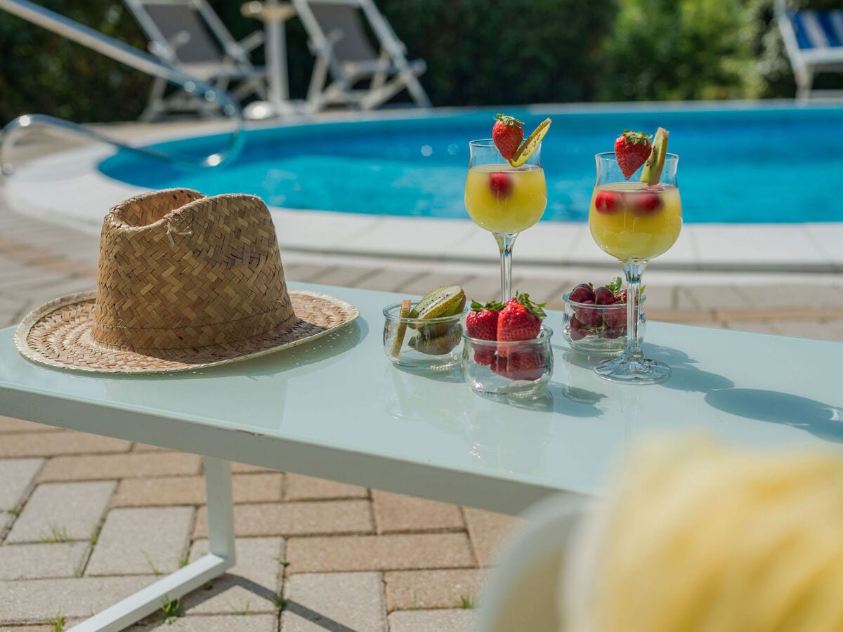 Villa Amata – Aperitifs am Pool