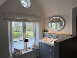 Großes Vollbad im OG