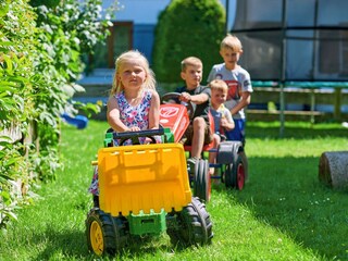 Ketcar, Traktor und andere Kinderfahrzeuge