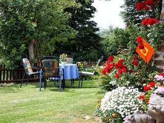 Blumengarten zum Relaxen mit Traum-Ausblick