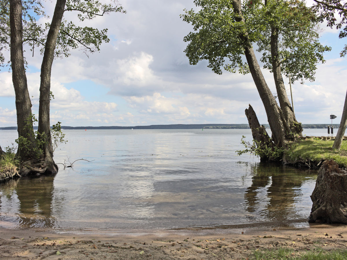 Naturbelassener Badezugang zum See