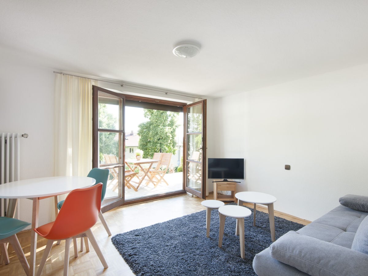 Living / dining room with exit to the terrace