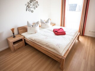 Schlafzimmer mit Doppelbett