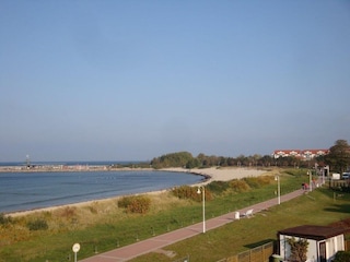 Promenade und Strand vor der Unterkunft