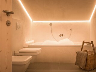 Badezimmer 1 mit Badewanne