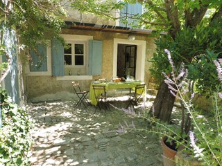 Cottage Crestet Outdoor Recording 1