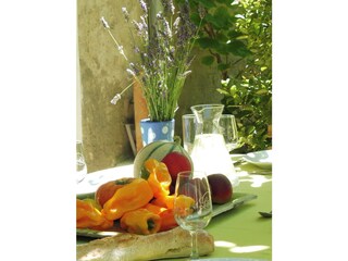 Cottage Crestet Outdoor Recording 6