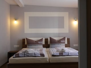 Großes Doppelbett