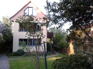 Außenansicht im Sommer