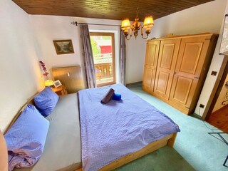 Schlafzimmer 1