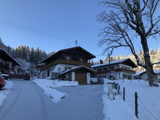 Auffahrt mit Haus
