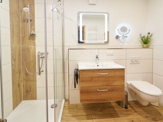 Helles Bad mit Dusche