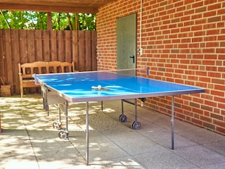 Überdachte Tischtennisplatte