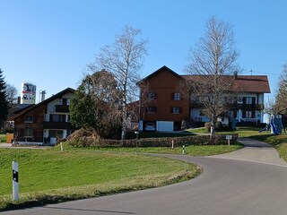 Ansicht beider Häuser, links Ferienhaus