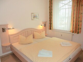 Schlafzimmer mit Doppelbett