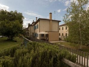 Casa per le vacanze Moderna casa vacanze con giardino nella verde Montello - Caerano di San Marco - image1