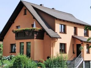 Mooi vakantieappartement in het Thüringer Woud met balkon, grasveld en barbecue - Struth-Helmershof - image1