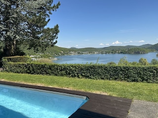 Außenpool im Sommer