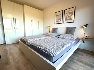 Großes Schlafzimmer