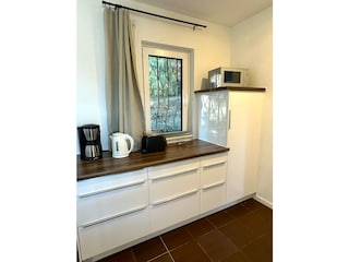 Küche mit großem Kühlschrank