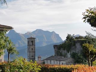 Schöner Blick von dem Garten aus