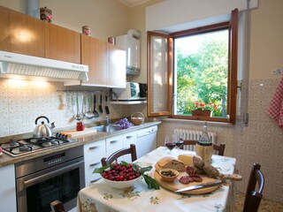 Well equipped kitchen with breakfast table