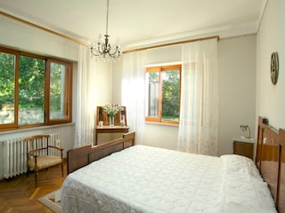 Helles Hauptschlafzimmer