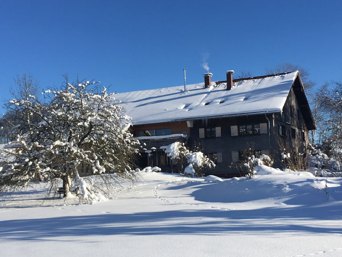 Haus Gartenseite im Winter