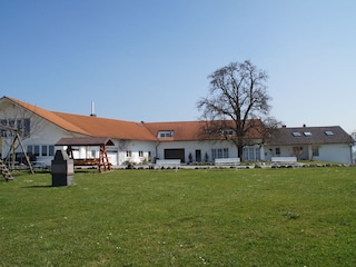 Sonnenhalde mit Spiel- und Liegewiese