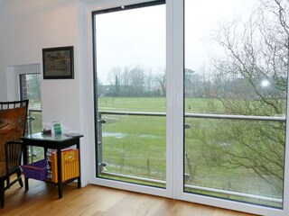 Wohnzimmer mit Weideblick