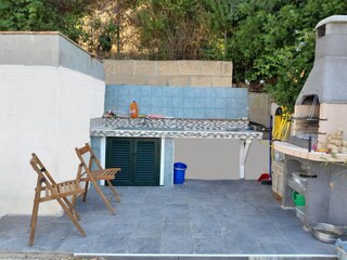 Grillplatz mit Waschbecken und Ablage